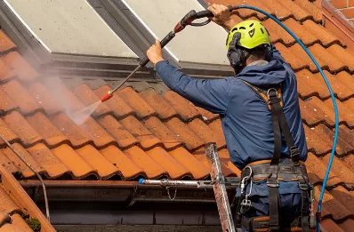 Démoussage et hydrofuge de toiture à Courry